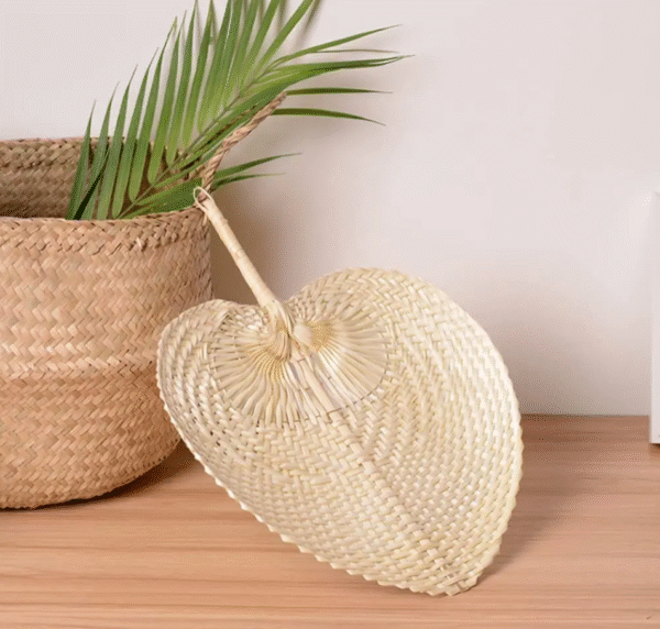 Abanicos de Hoja de Palma y Bambú