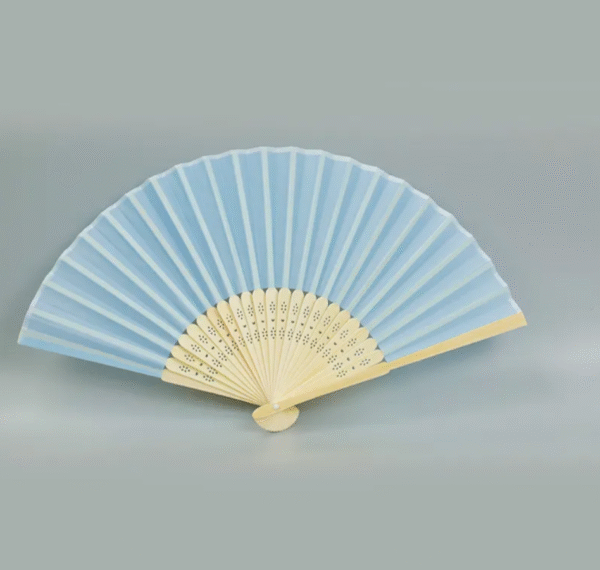 Captura de pantalla 2025-05-17 145615 Abanicos de Seda Azul Claro y Bambú
