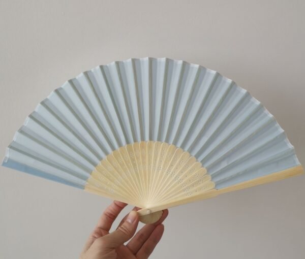 ed970d6899284a72101f93836a7a2e92 Abanicos de Seda Azul Claro y Bambú